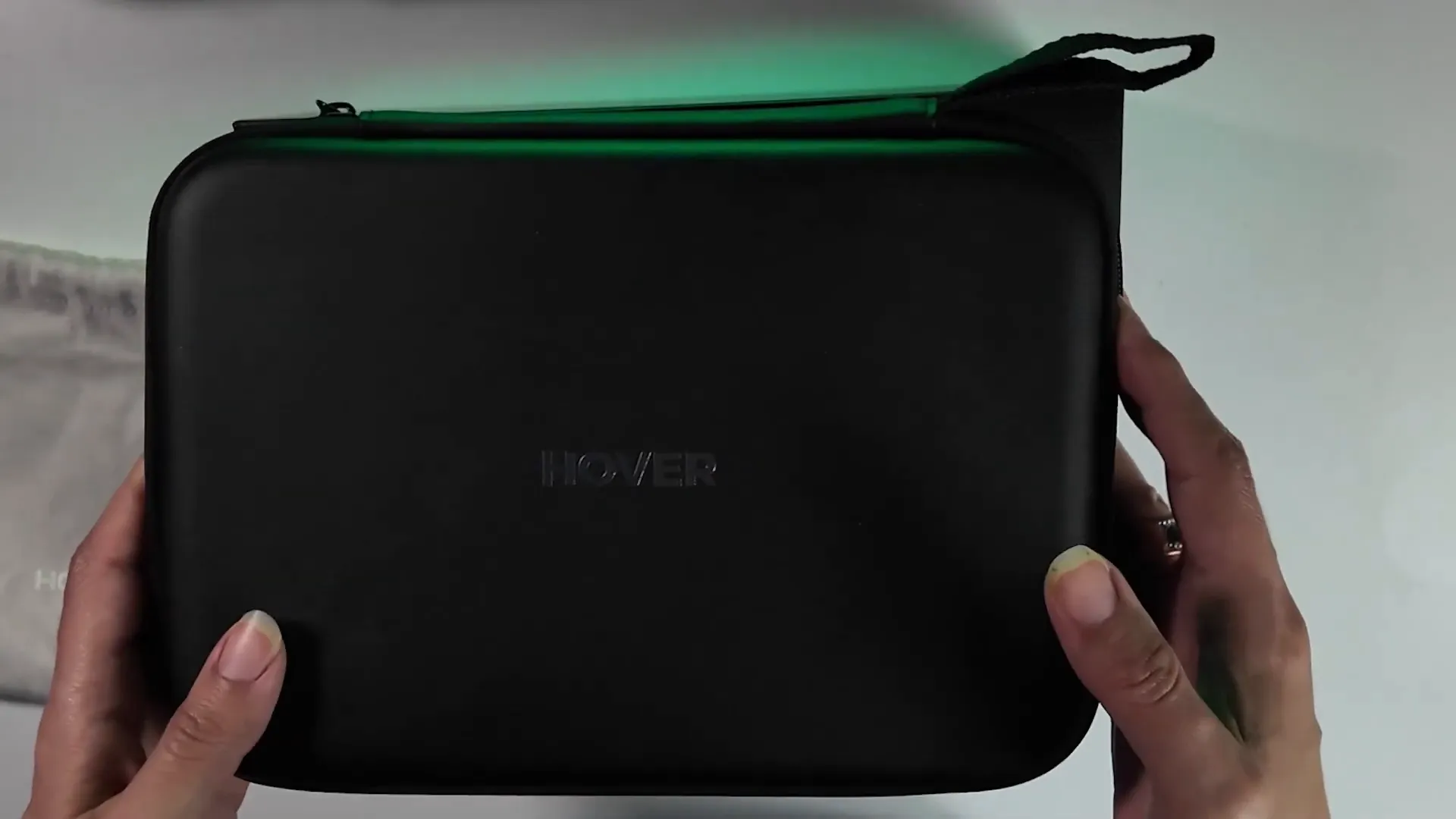 Estuche y accesorios del Hoverair X1 Pro Max