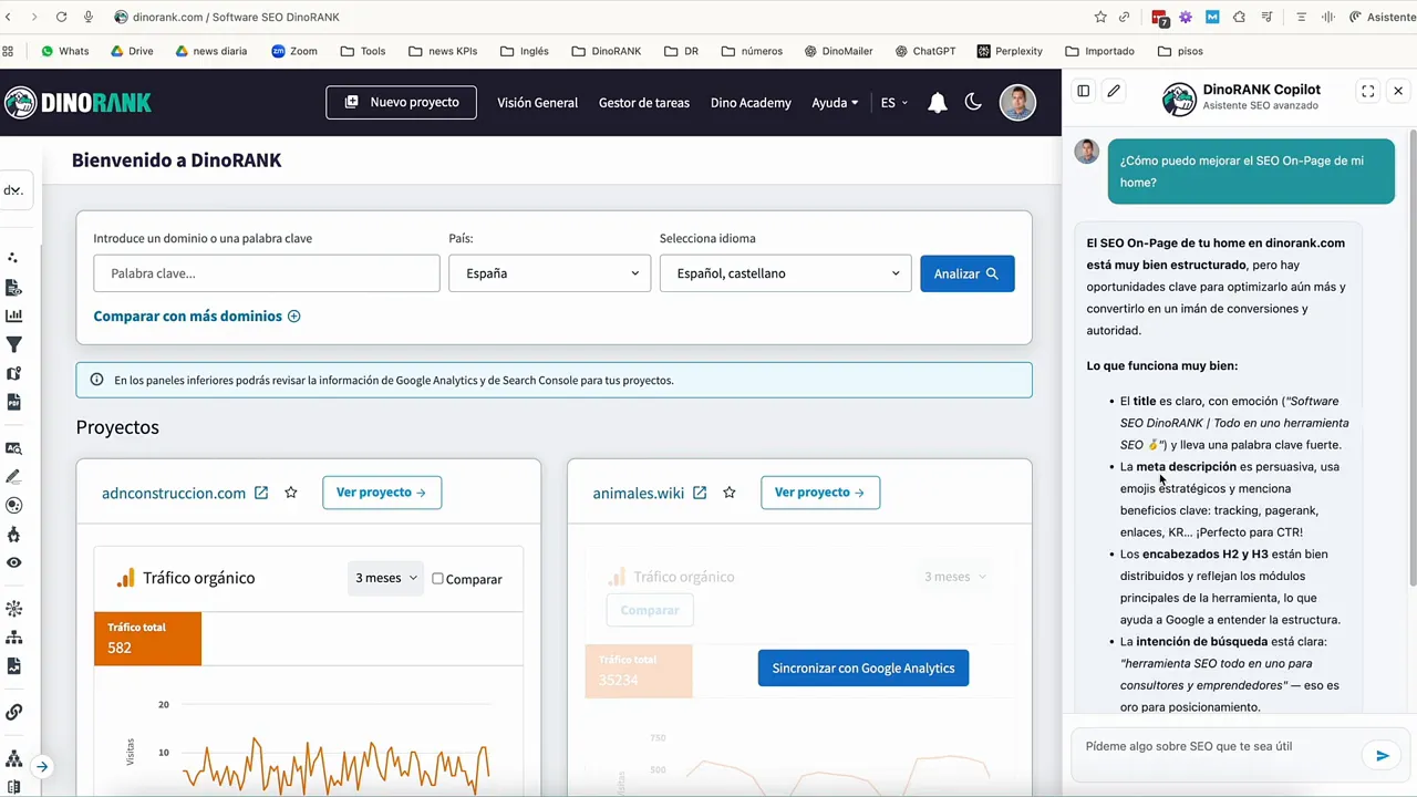 DinoRANK Copilot mostrando un análisis on‑page detallado con listas de recomendaciones visibles.